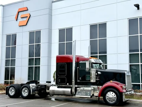 Photos of 2018 KENWORTH W900 for sale in New Lenox, IL at Forge Truck Centers - Illinois