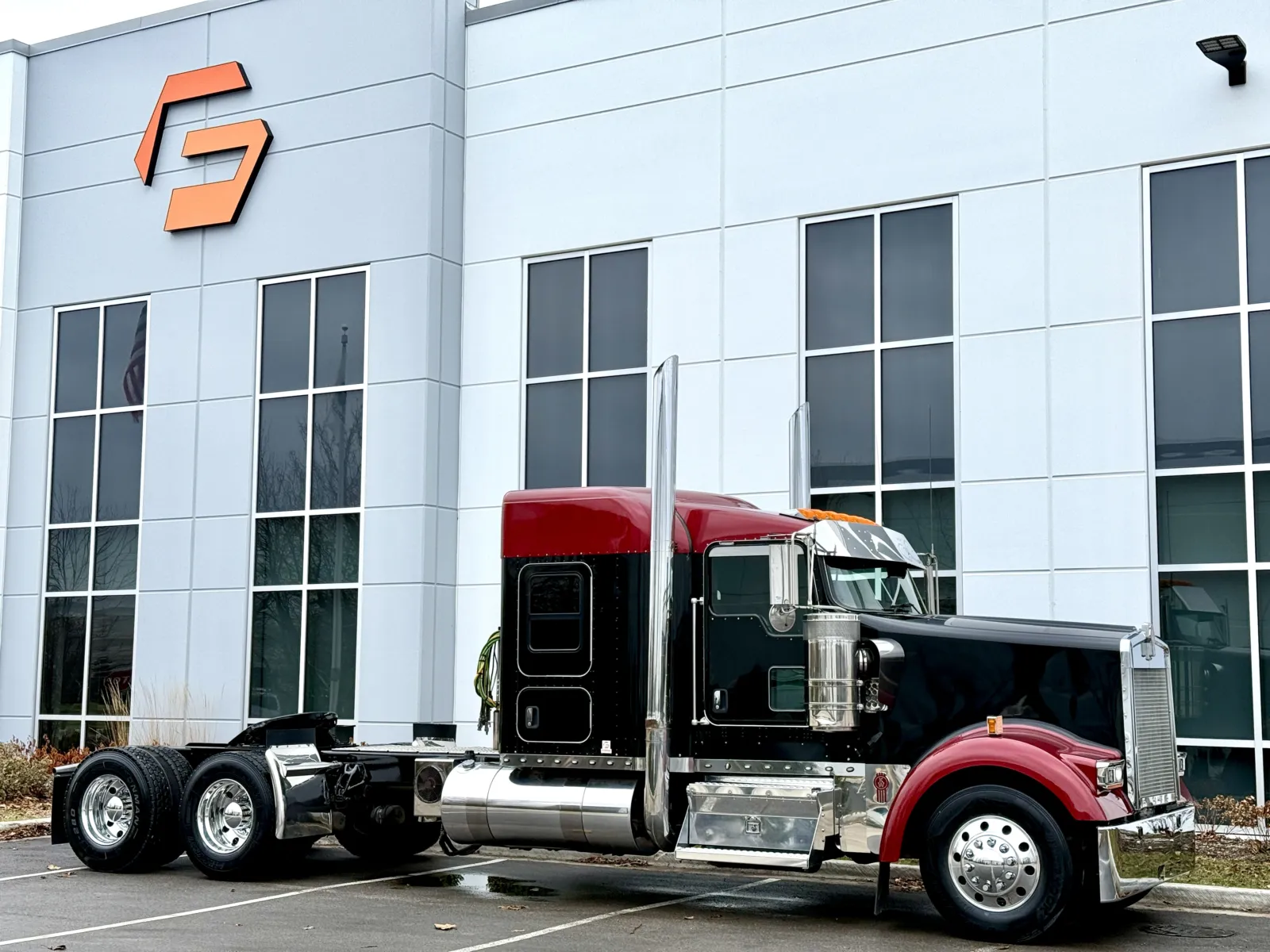 2018 Kenworth W900 - image 2