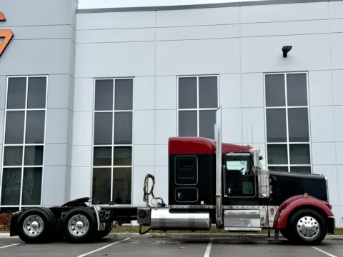 Another view of 2018 KENWORTH W900 for sale in New Lenox, IL at Forge Truck Centers - Illinois