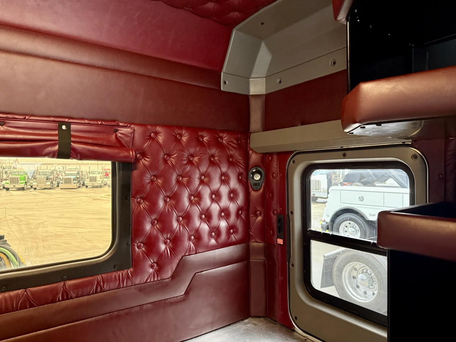 2018 Kenworth W900 - image 24