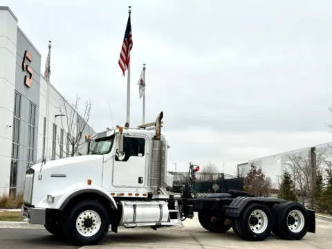 2003 KENWORTH T800 for sale in New Lenox, IL