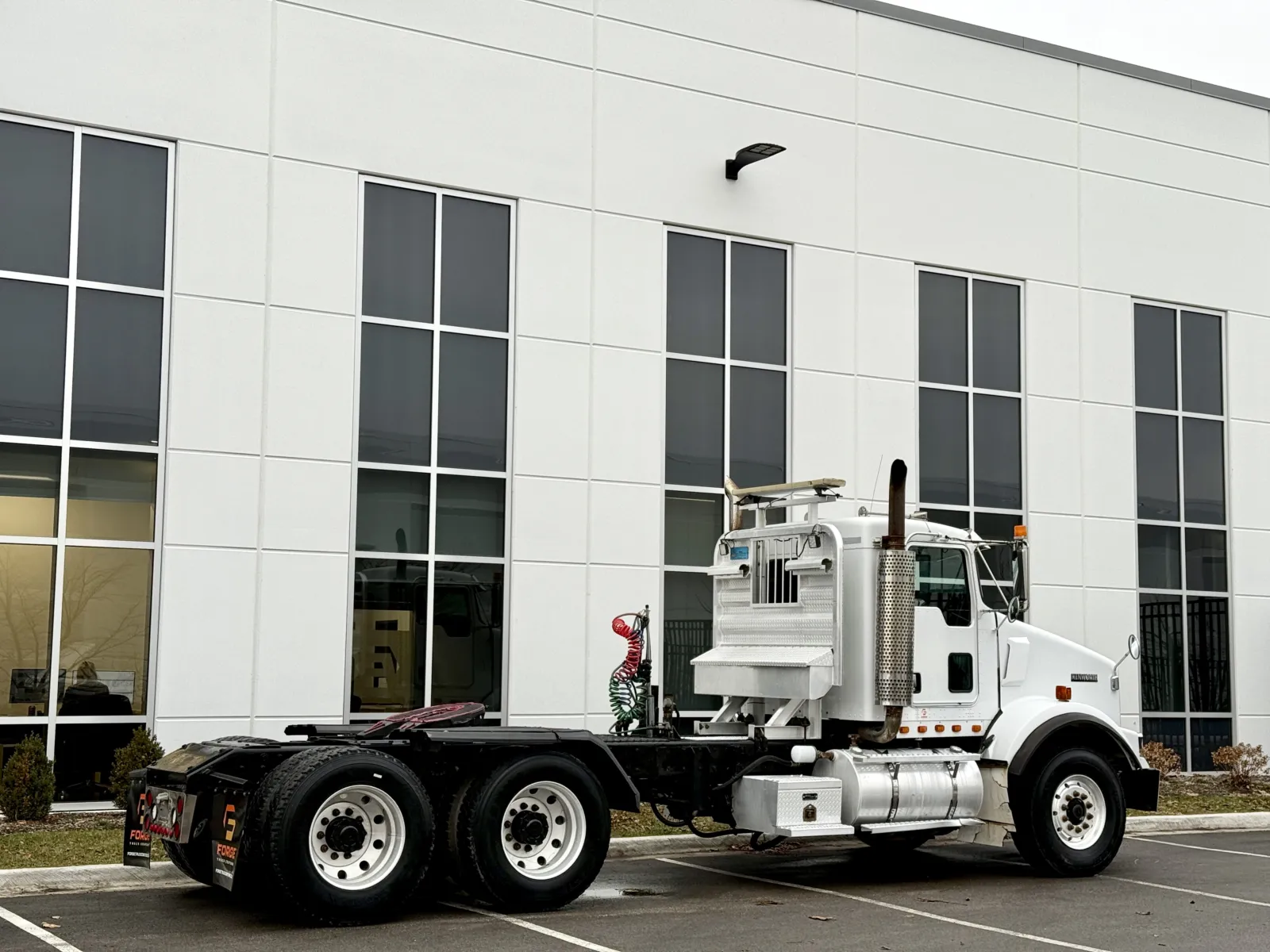 2003 Kenworth T800 - image 5