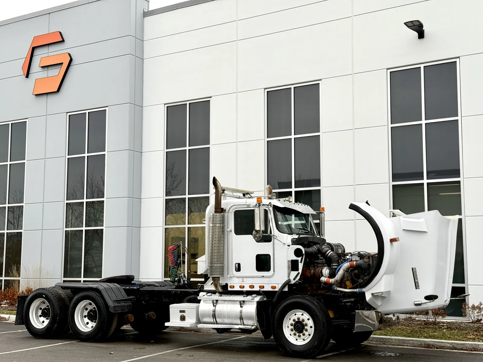 2003 Kenworth T800 - image 9