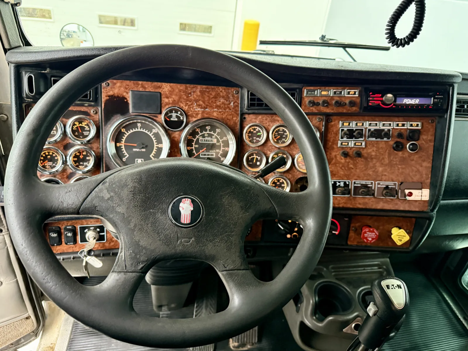 2003 Kenworth T800 - image 16