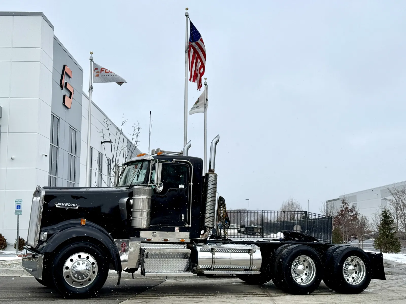 2005 KENWORTH W900 for sale in New Lenox, IL