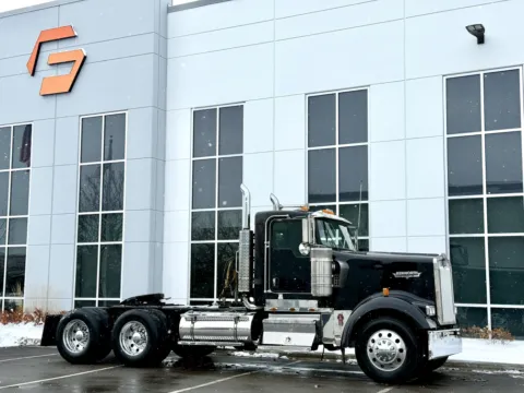 Photos of 2005 KENWORTH W900 for sale in New Lenox, IL at Forge Truck Centers - Illinois