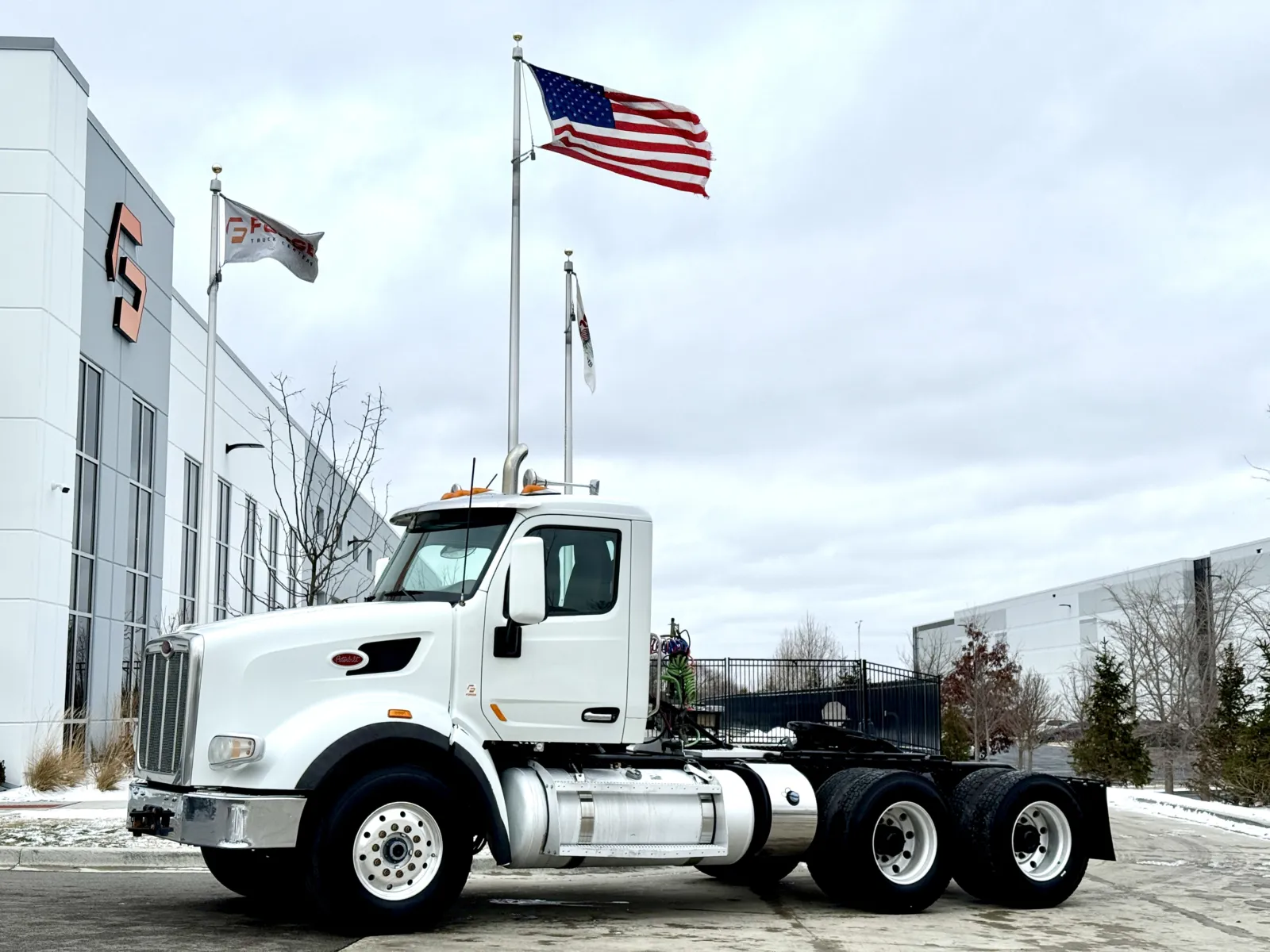 2016 PETERBILT 567 for sale in New Lenox, IL