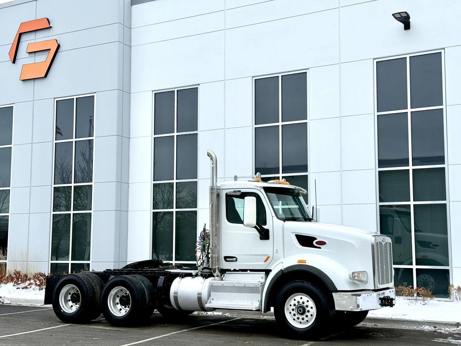 2016 Peterbilt 567 - image 2