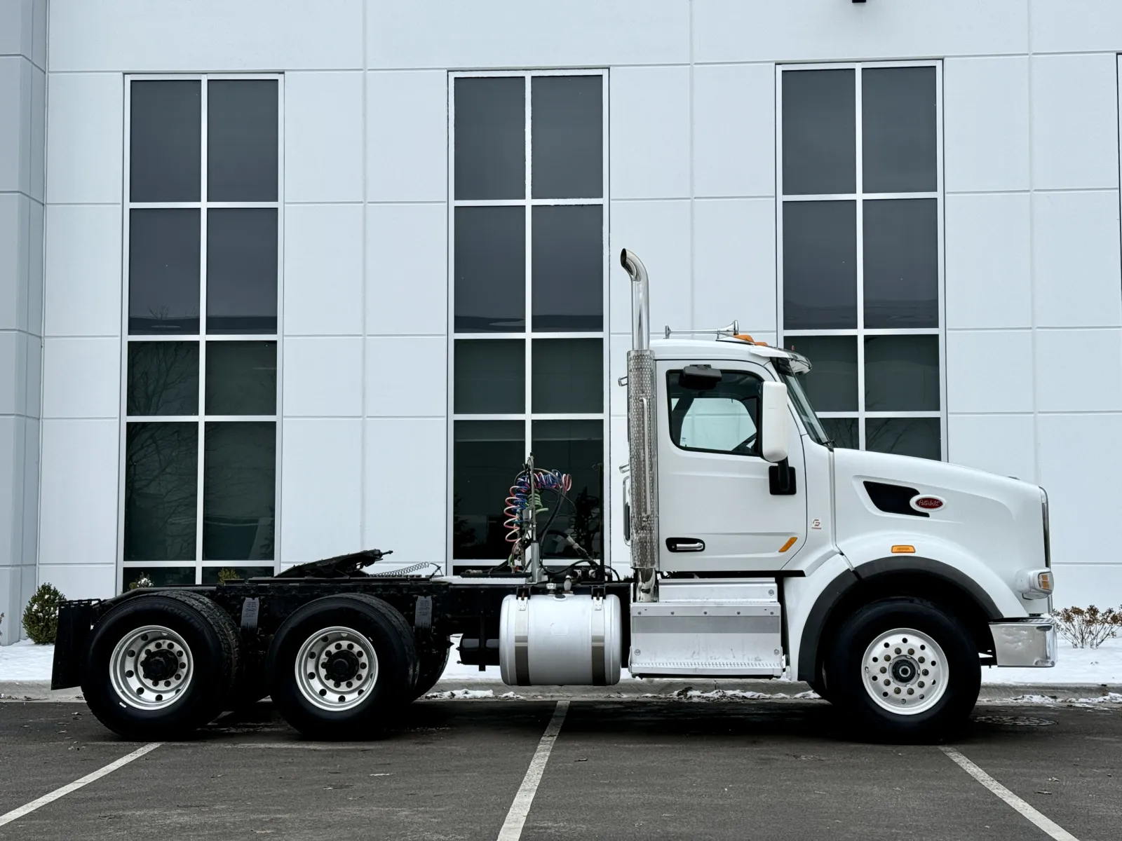 2016 Peterbilt 567 - image 3