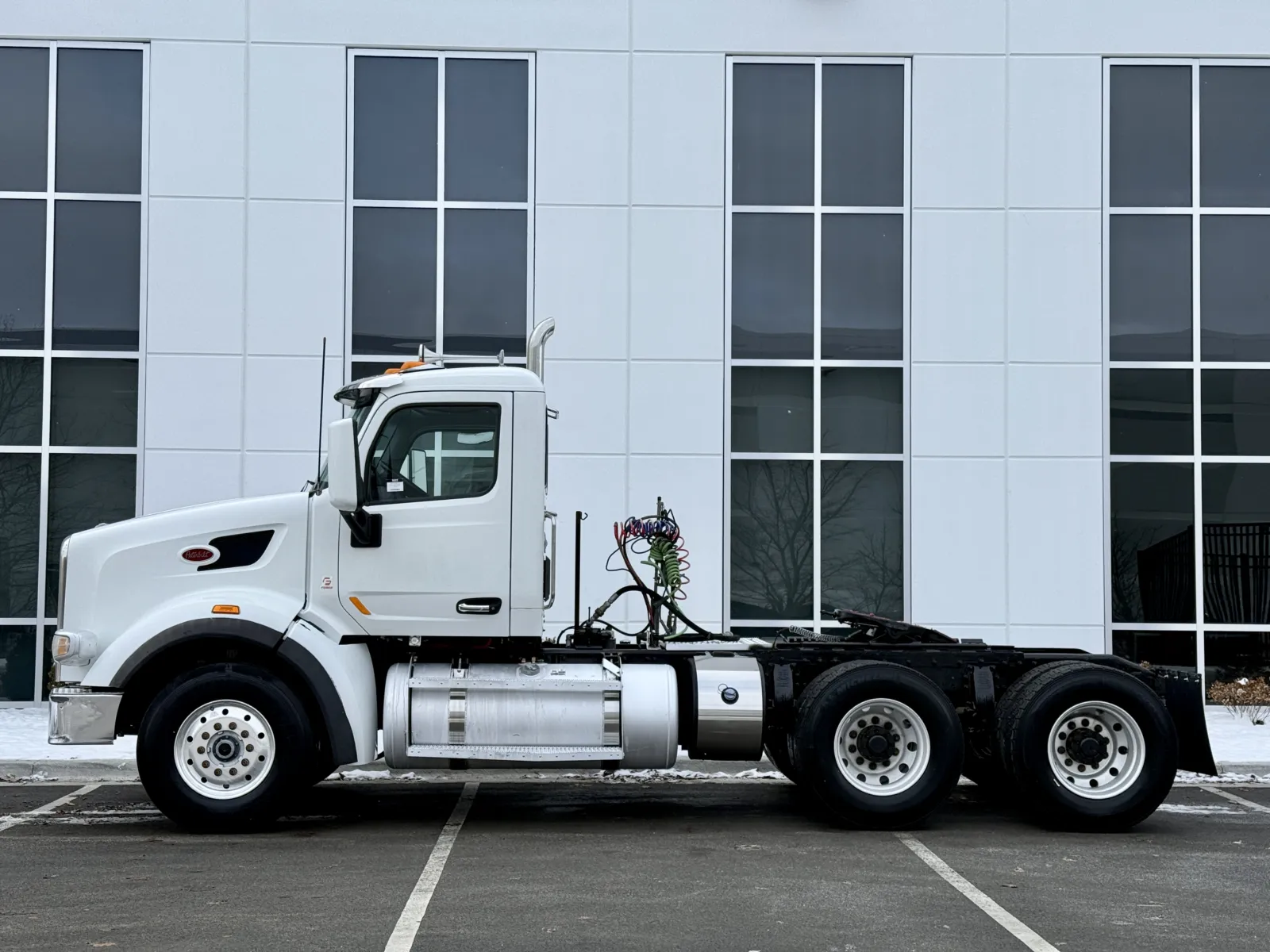 2016 Peterbilt 567 - image 4