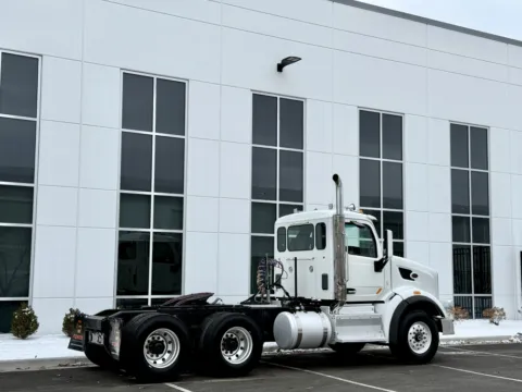 More photos of 2016 PETERBILT 567 at Forge Truck Centers - Illinois, IL