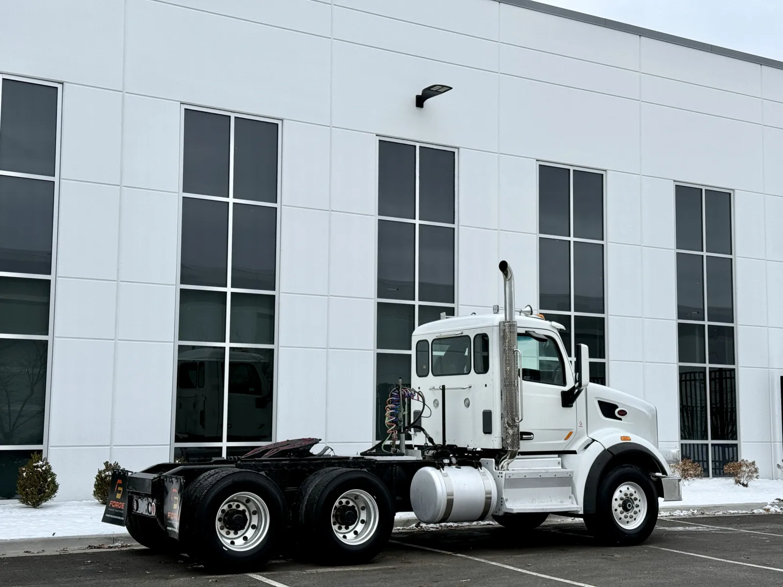2016 Peterbilt 567 - image 5