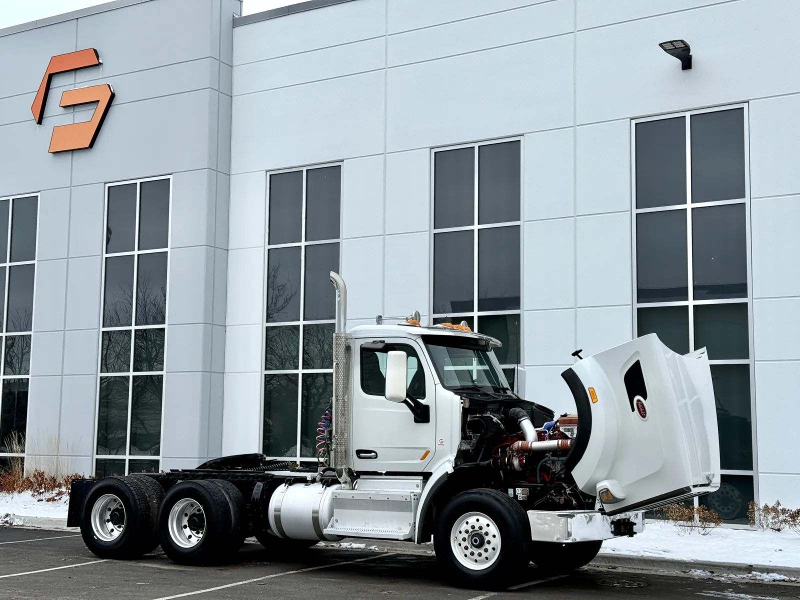 2016 Peterbilt 567 - image 9