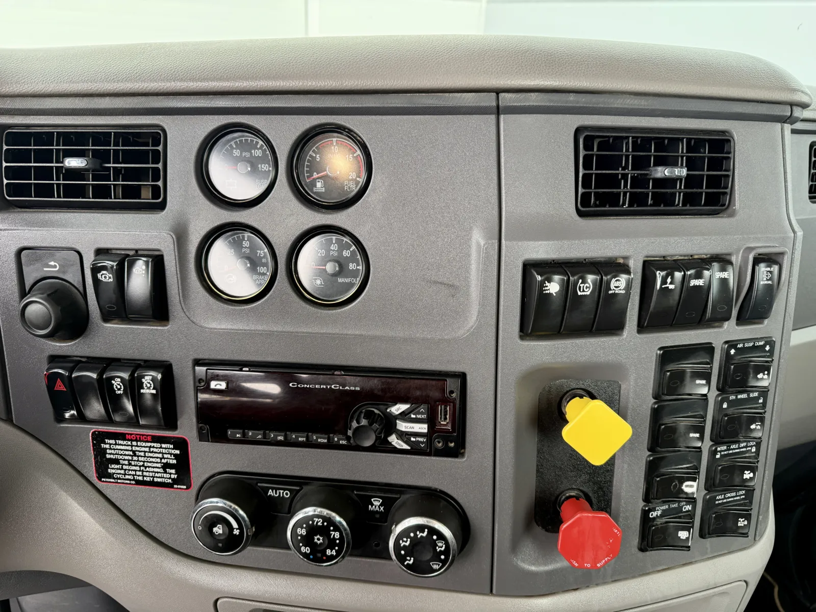 2016 Peterbilt 567 - image 18