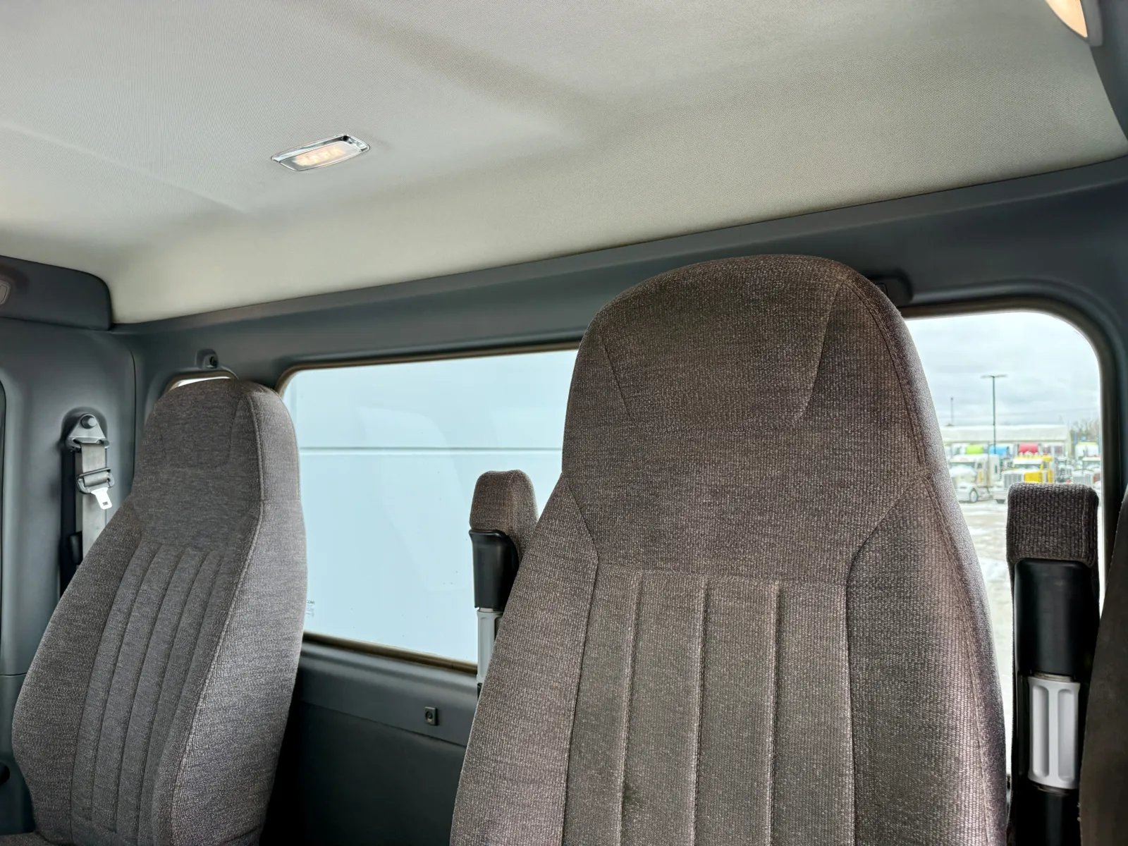 2016 Peterbilt 567 - image 20