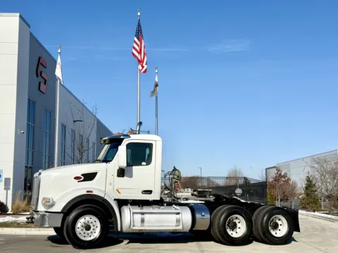 2016 PETERBILT 567 for sale in New Lenox, IL
