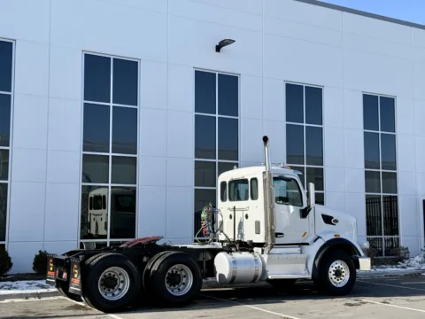 More photos of 2016 PETERBILT 567 at Forge Truck Centers - Illinois, IL