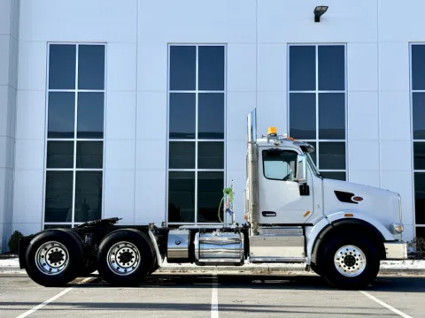 Another view of 2018 PETERBILT 567 for sale in New Lenox, IL at Forge Truck Centers - Illinois