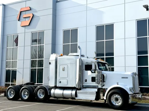 Photos of 2011 KENWORTH W900 for sale in New Lenox, IL at Forge Truck Centers - Illinois