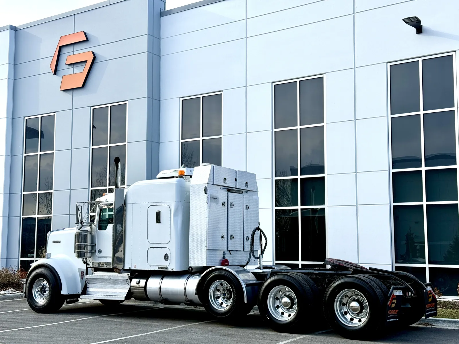 2011 Kenworth W900 - image 6