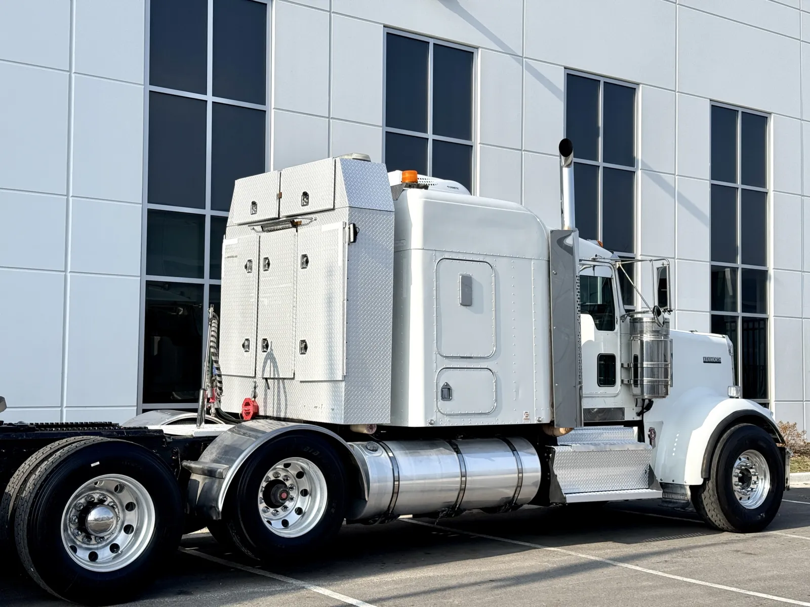 2011 Kenworth W900 - image 7
