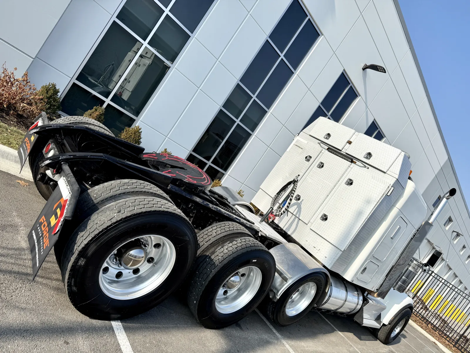 2011 Kenworth W900 - image 11