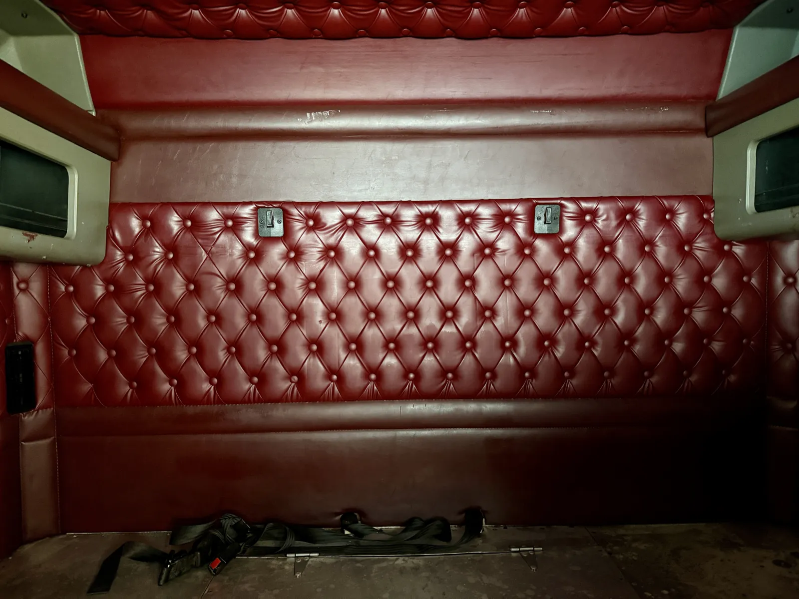 2011 Kenworth W900 - image 22