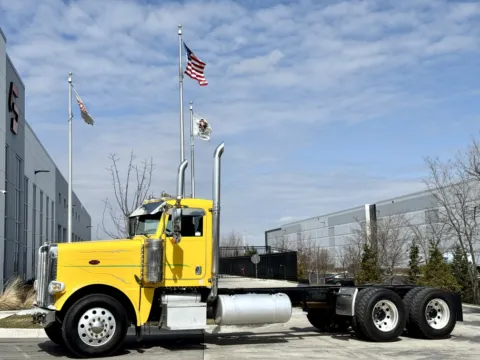 2016 PETERBILT 389 for sale in New Lenox, IL