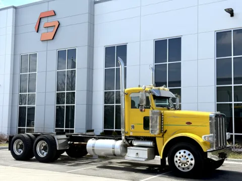 Photos of 2016 PETERBILT 389 for sale in New Lenox, IL at Forge Truck Centers - Illinois