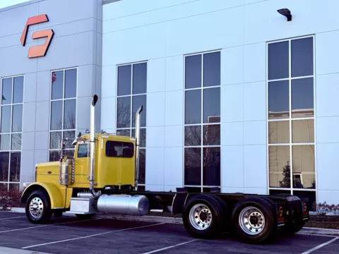 More photos of 2016 PETERBILT 389 at Forge Truck Centers - Illinois, IL