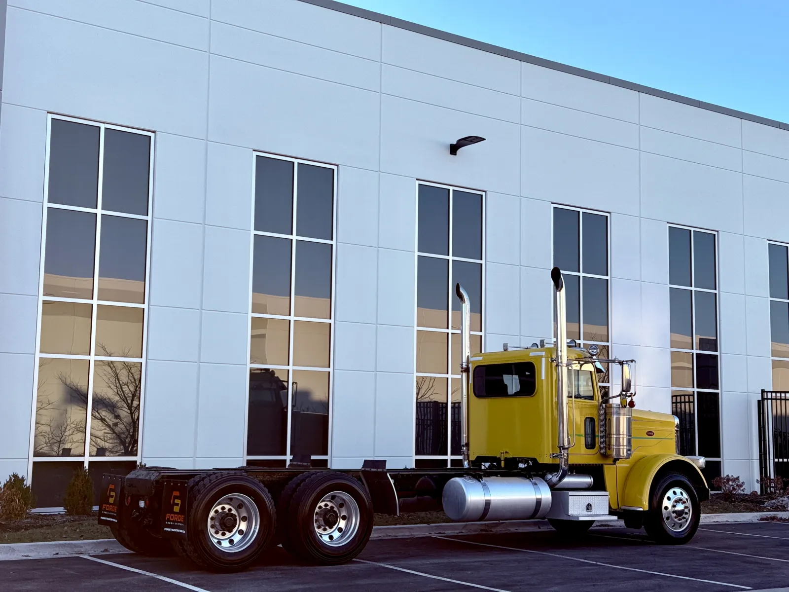 2016 Peterbilt 389 - image 6