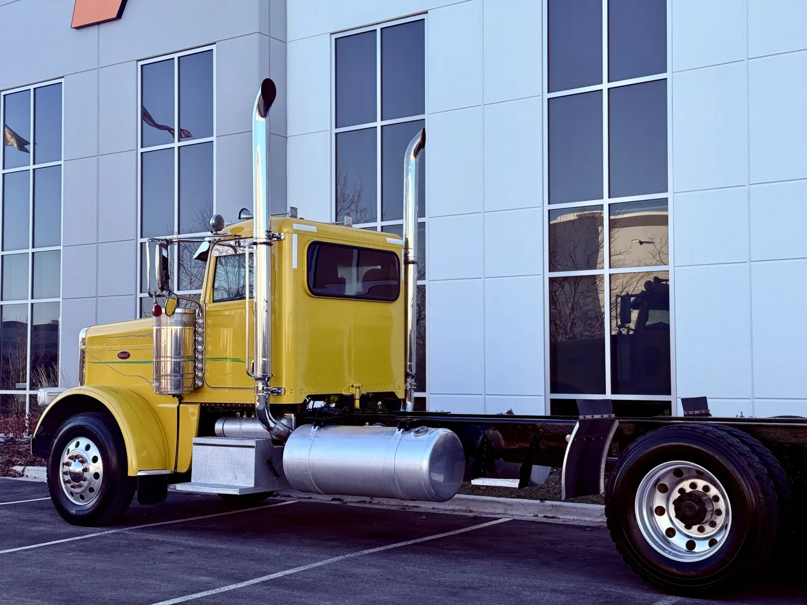 2016 Peterbilt 389 - image 7