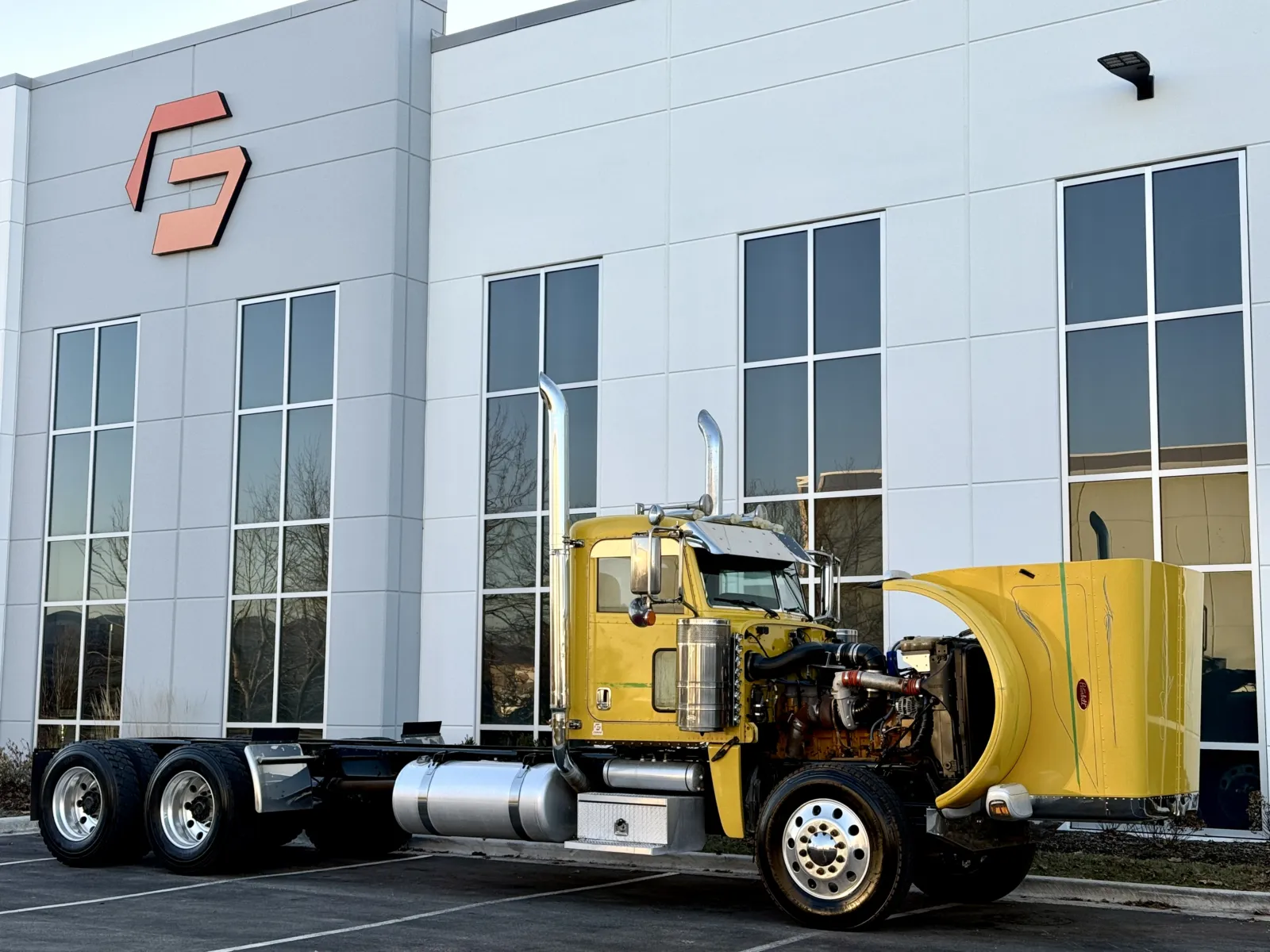 2016 Peterbilt 389 - image 10
