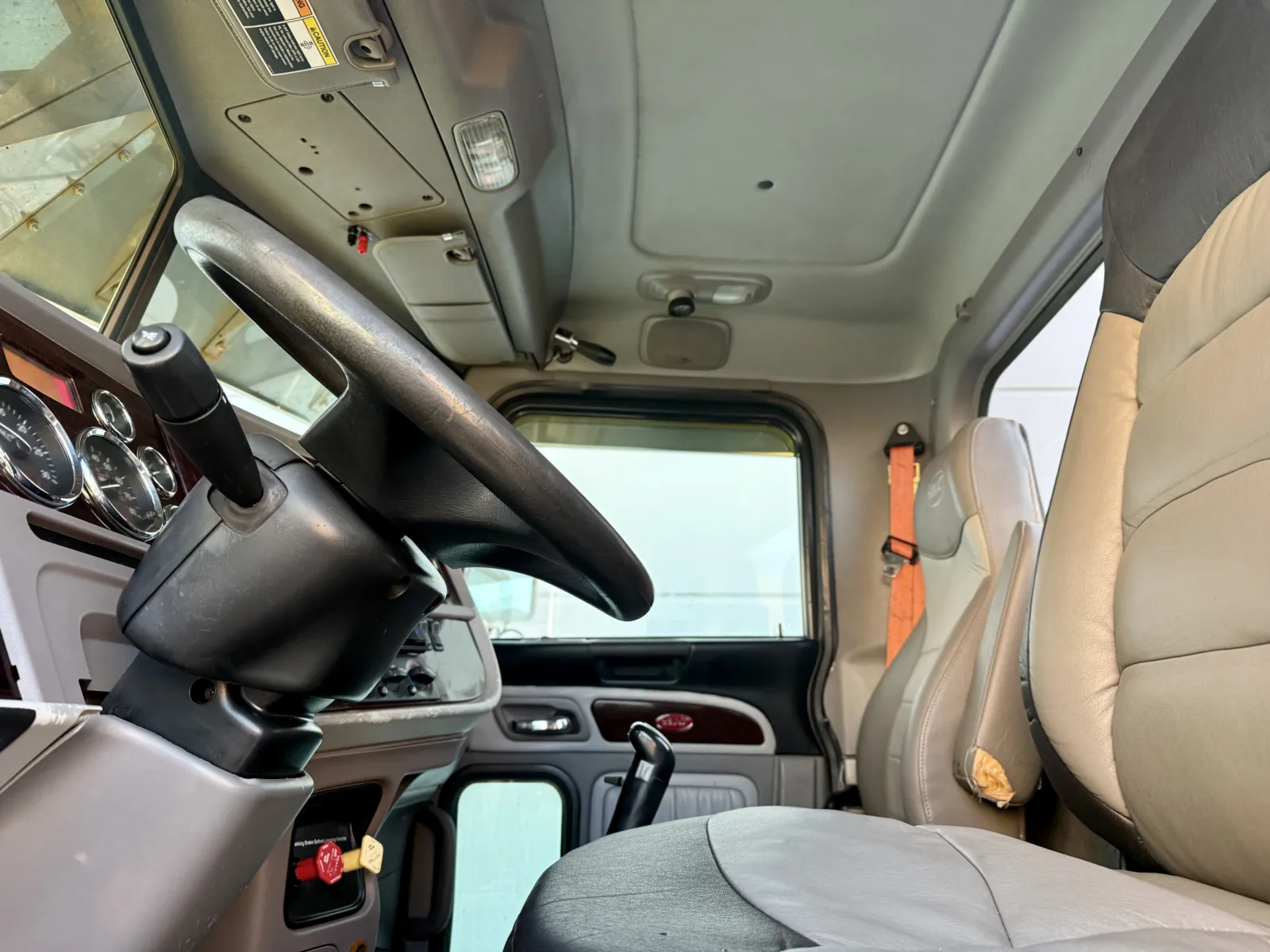 2016 Peterbilt 389 - image 14