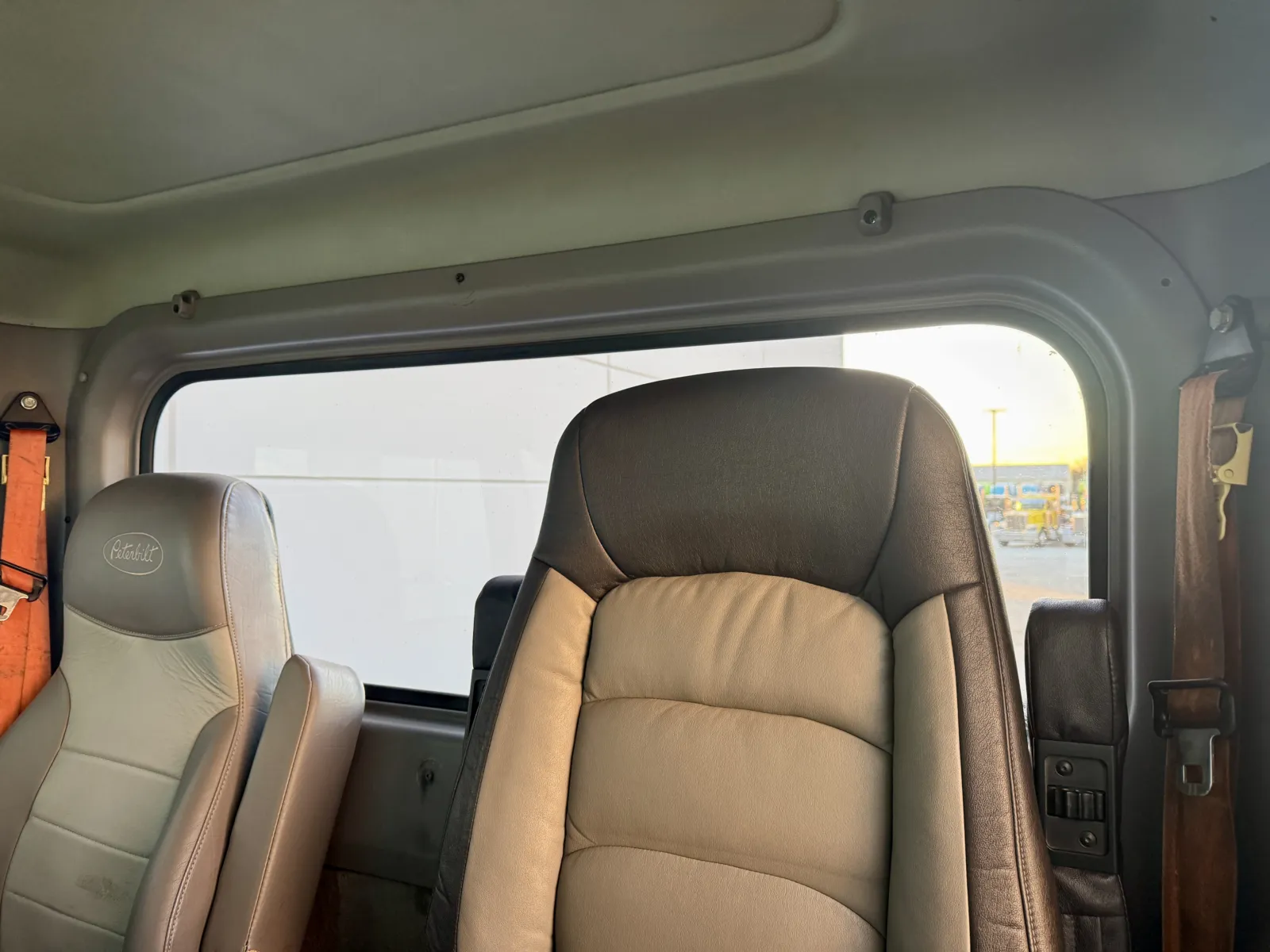 2016 Peterbilt 389 - image 20