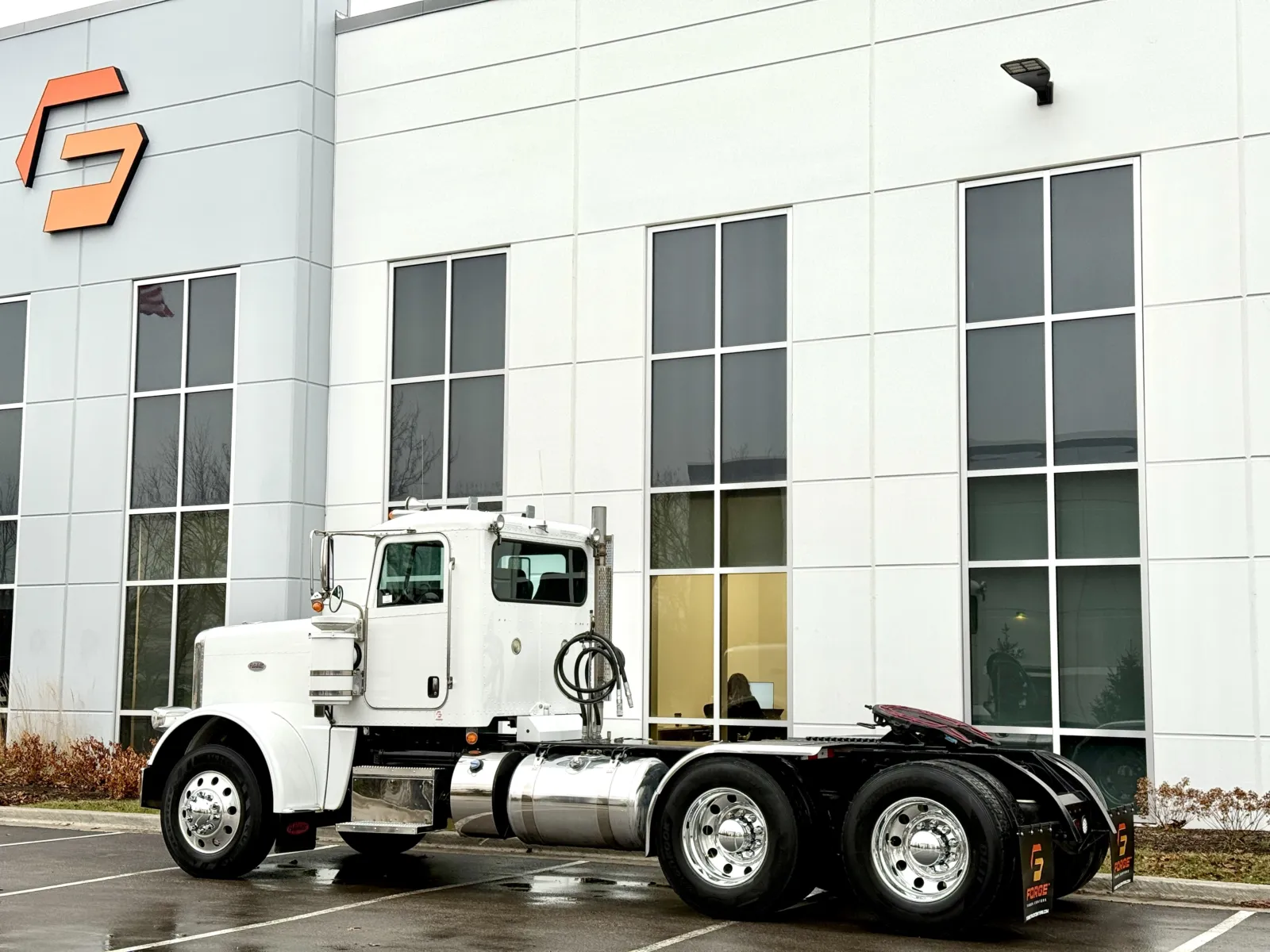 2023 Peterbilt 389 - image 6