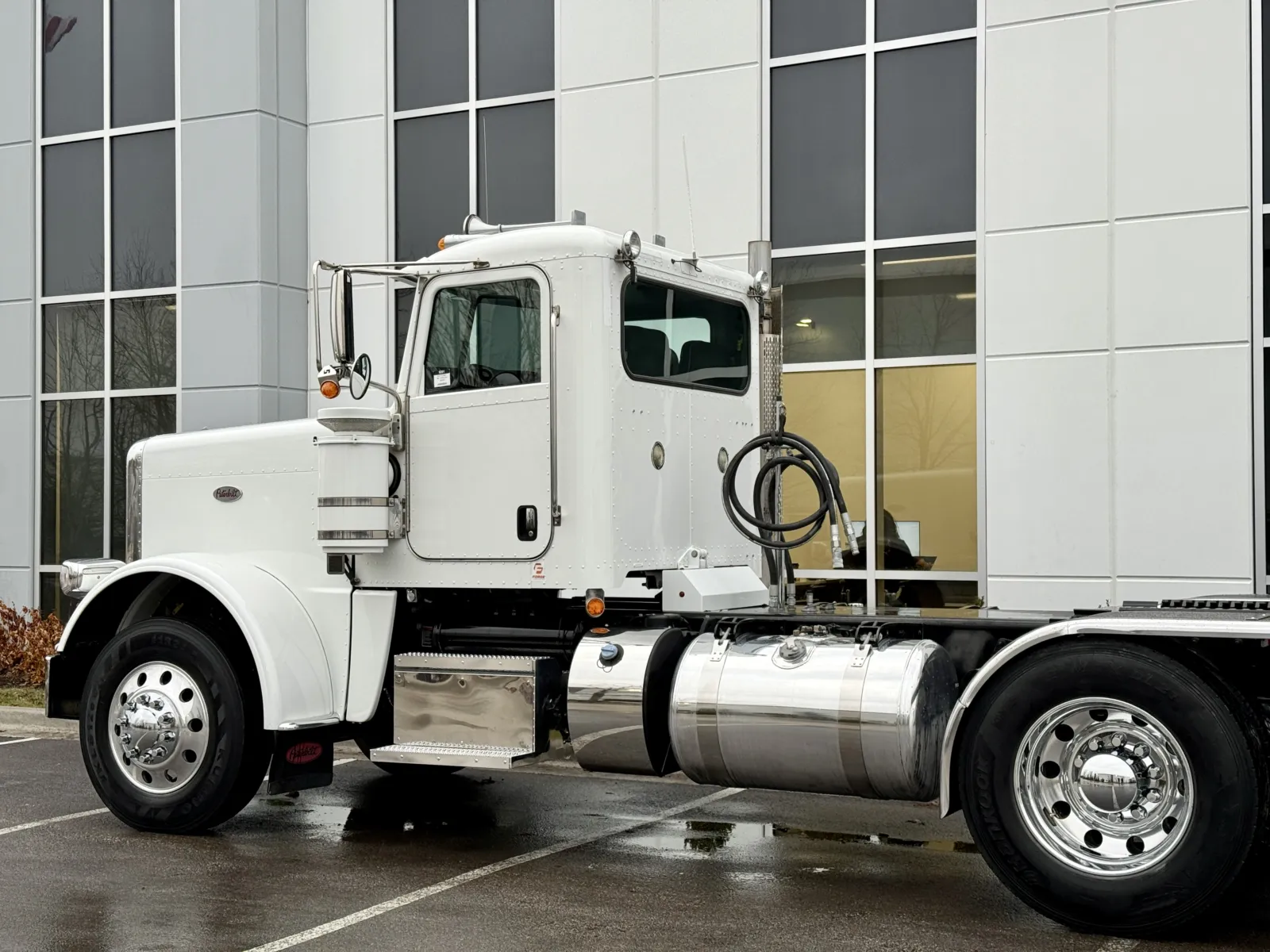 2023 Peterbilt 389 - image 8