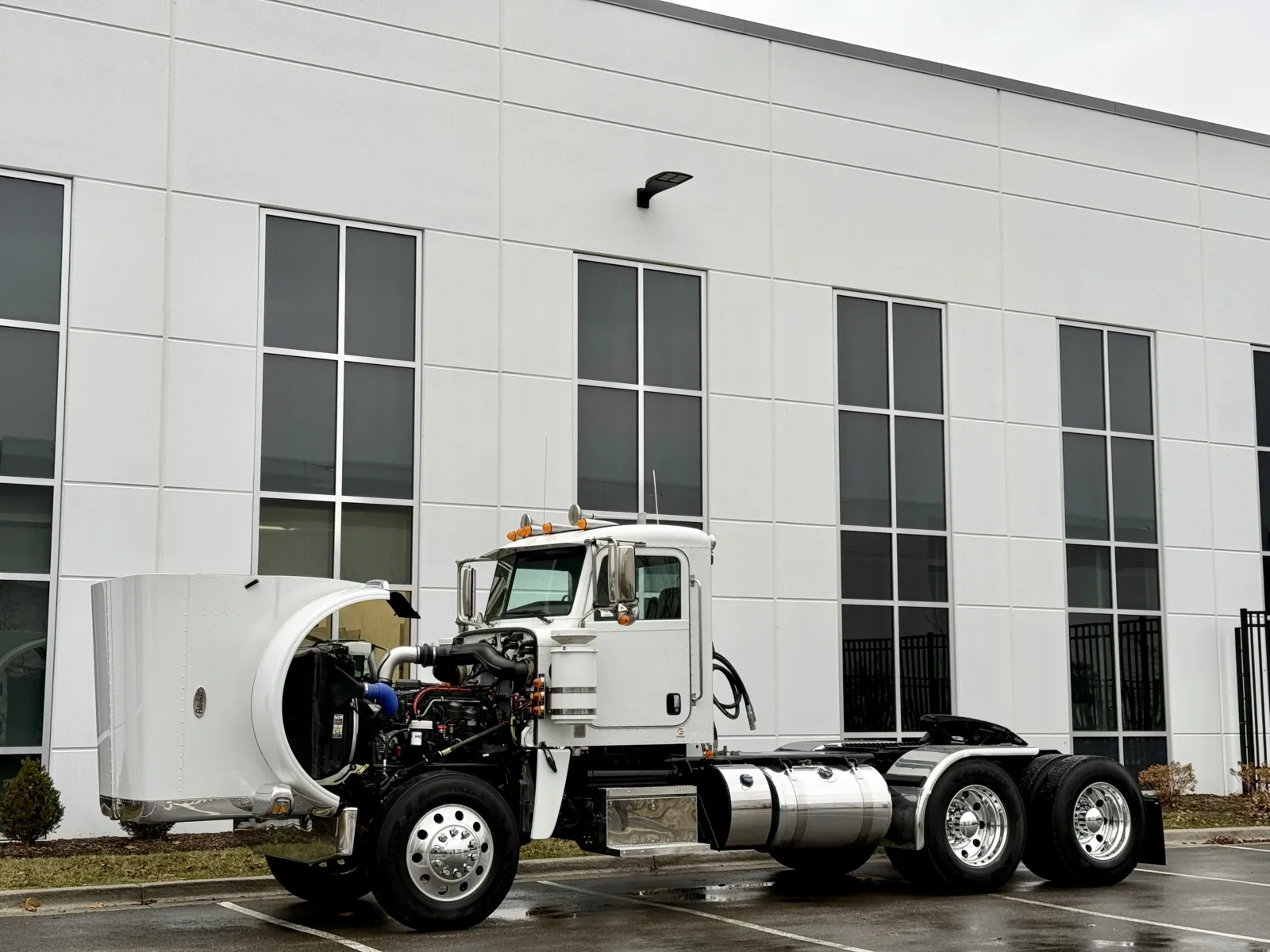 2023 Peterbilt 389 - image 10