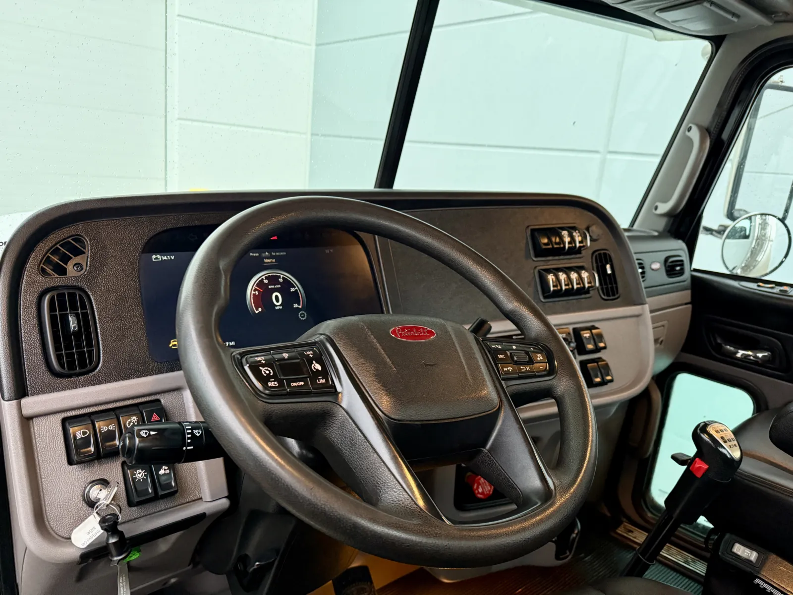 2023 Peterbilt 389 - image 15