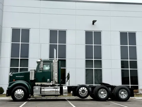 More photos of 2021 WESTERN STAR 4900 at Forge Truck Centers - Illinois, IL