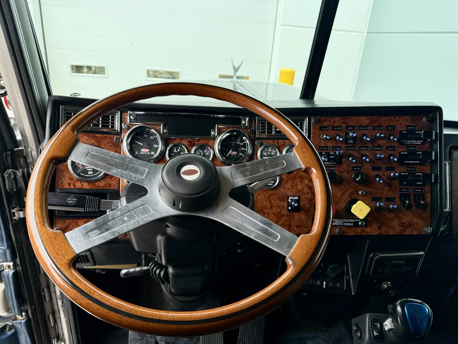 2000 Peterbilt - image 15