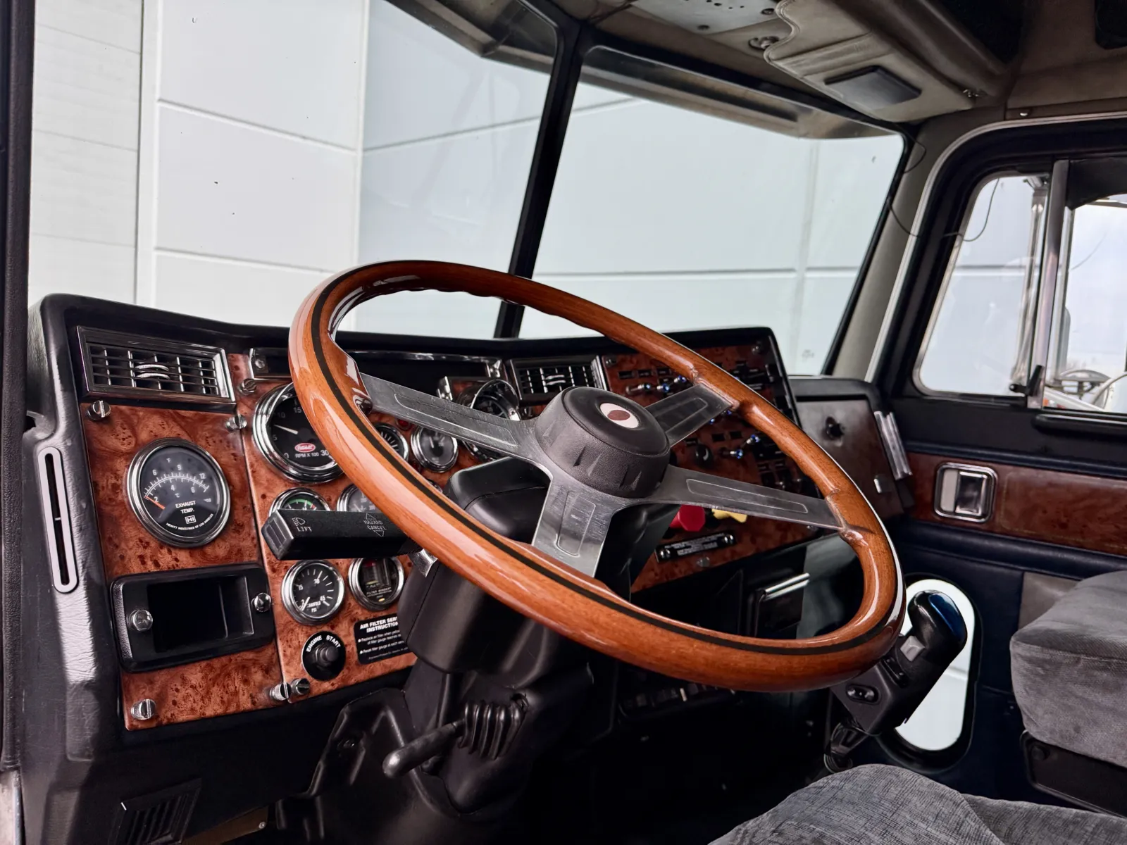 2000 Peterbilt - image 16