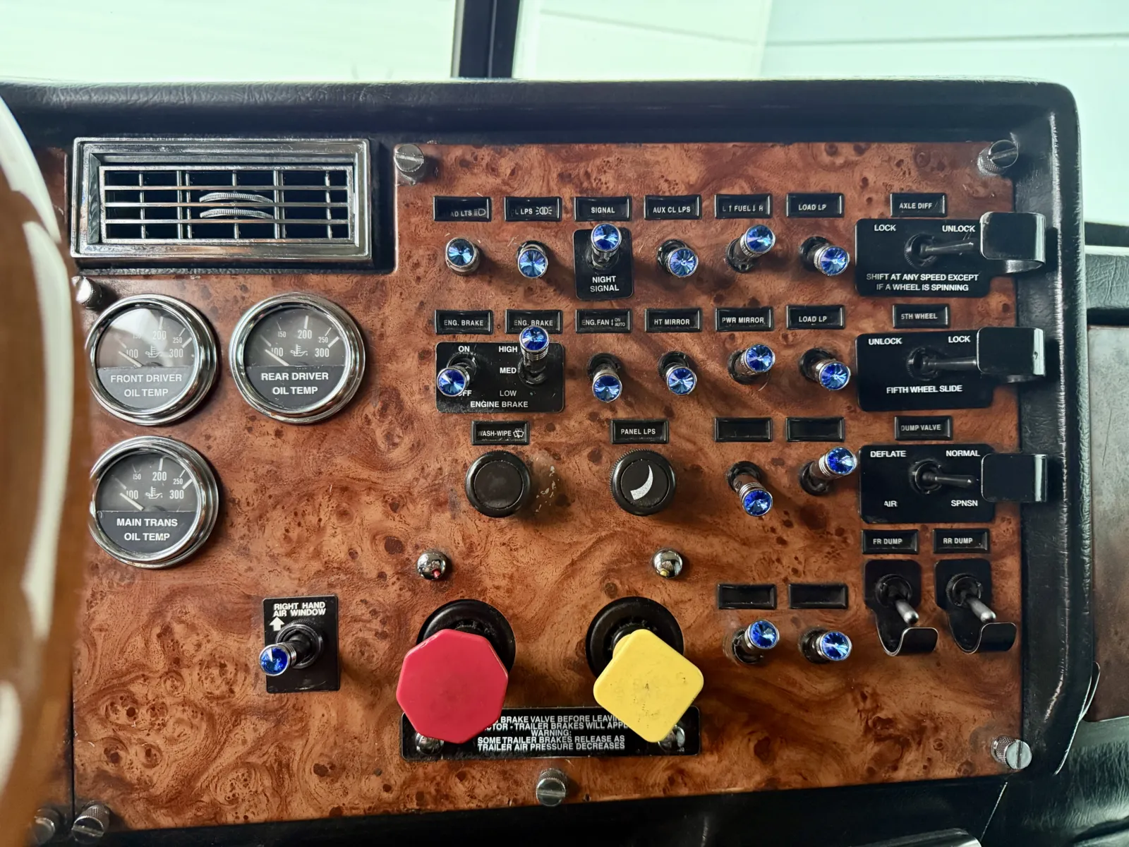 2000 Peterbilt - image 17