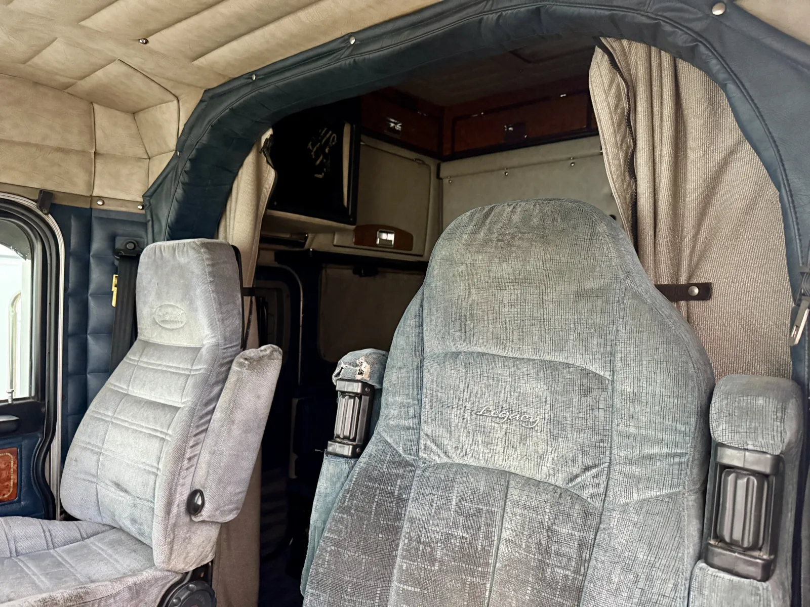 2000 Peterbilt - image 19