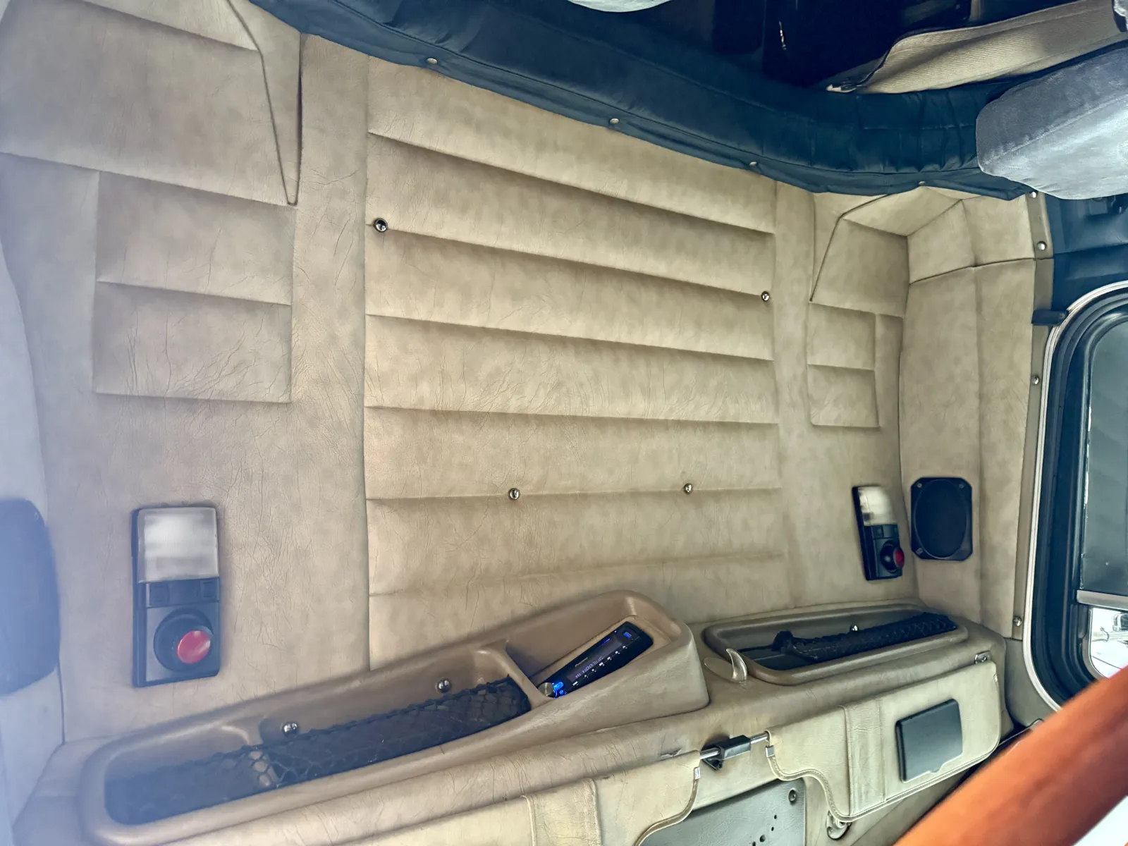 2000 Peterbilt - image 20