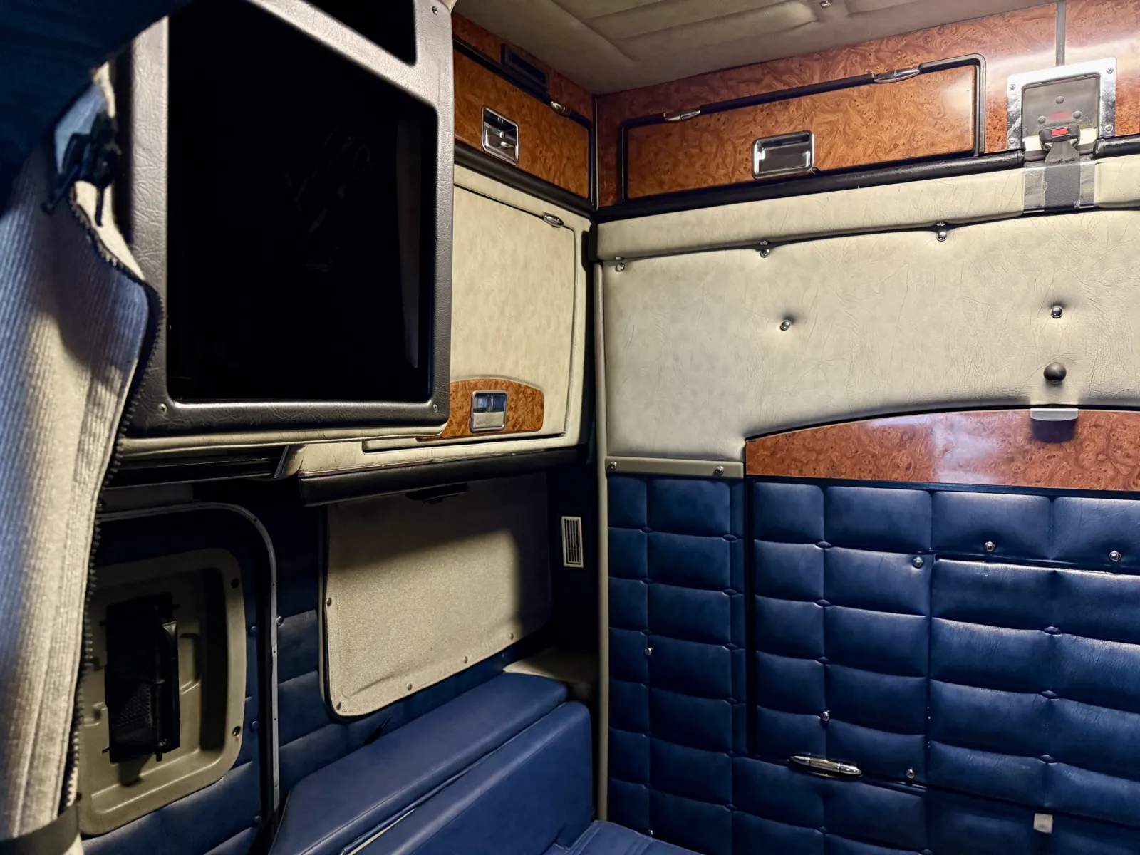 2000 Peterbilt - image 21