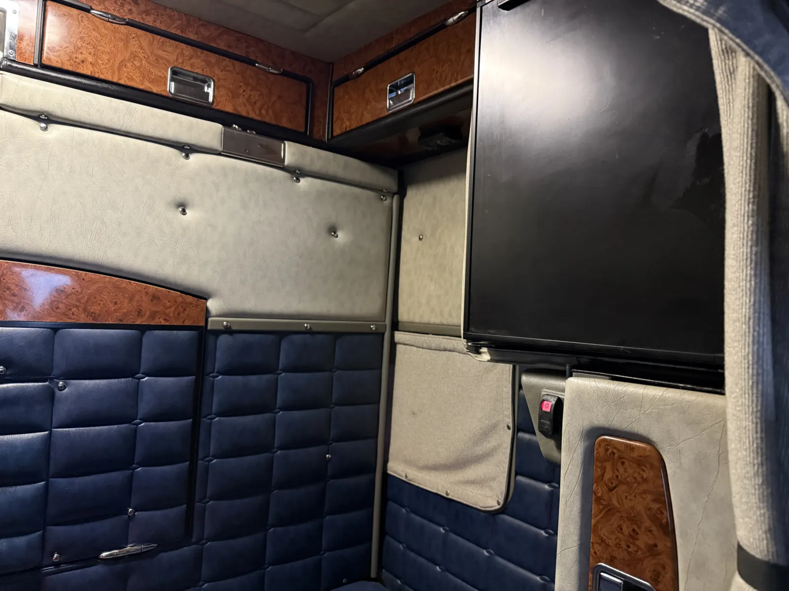 2000 Peterbilt - image 23