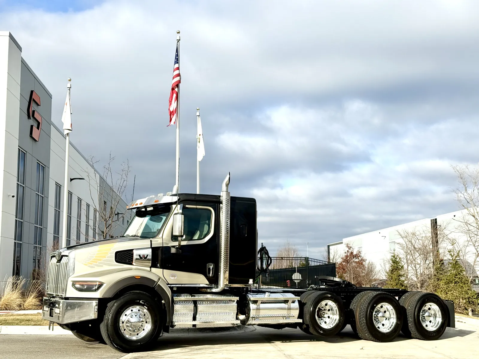 2023 WESTERN STAR 4900 for sale in New Lenox, IL