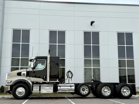 More photos of 2023 WESTERN STAR 4900 at Forge Truck Centers - Illinois, IL