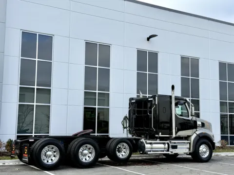 More photos of 2023 WESTERN STAR 4900 at Forge Truck Centers - Illinois, IL